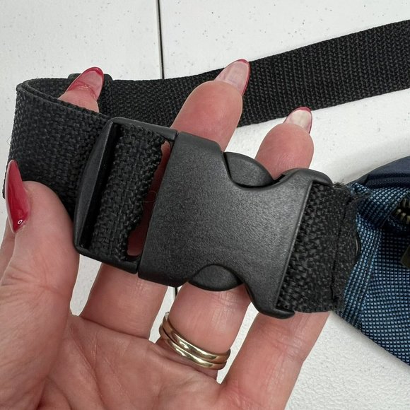 Universal Studios Fanny Pack Adjustable Waist Belt Bag Zippered Pockets Navy OS - Picture 4 of 16